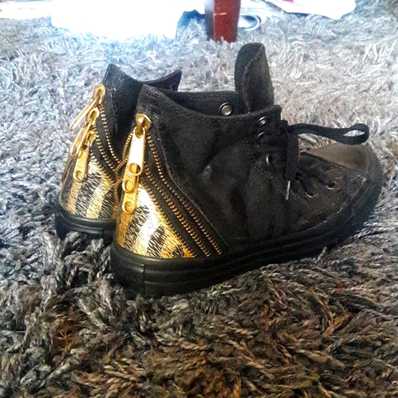 Black Converse with gold zippers Chucks - Picture 1 of 13